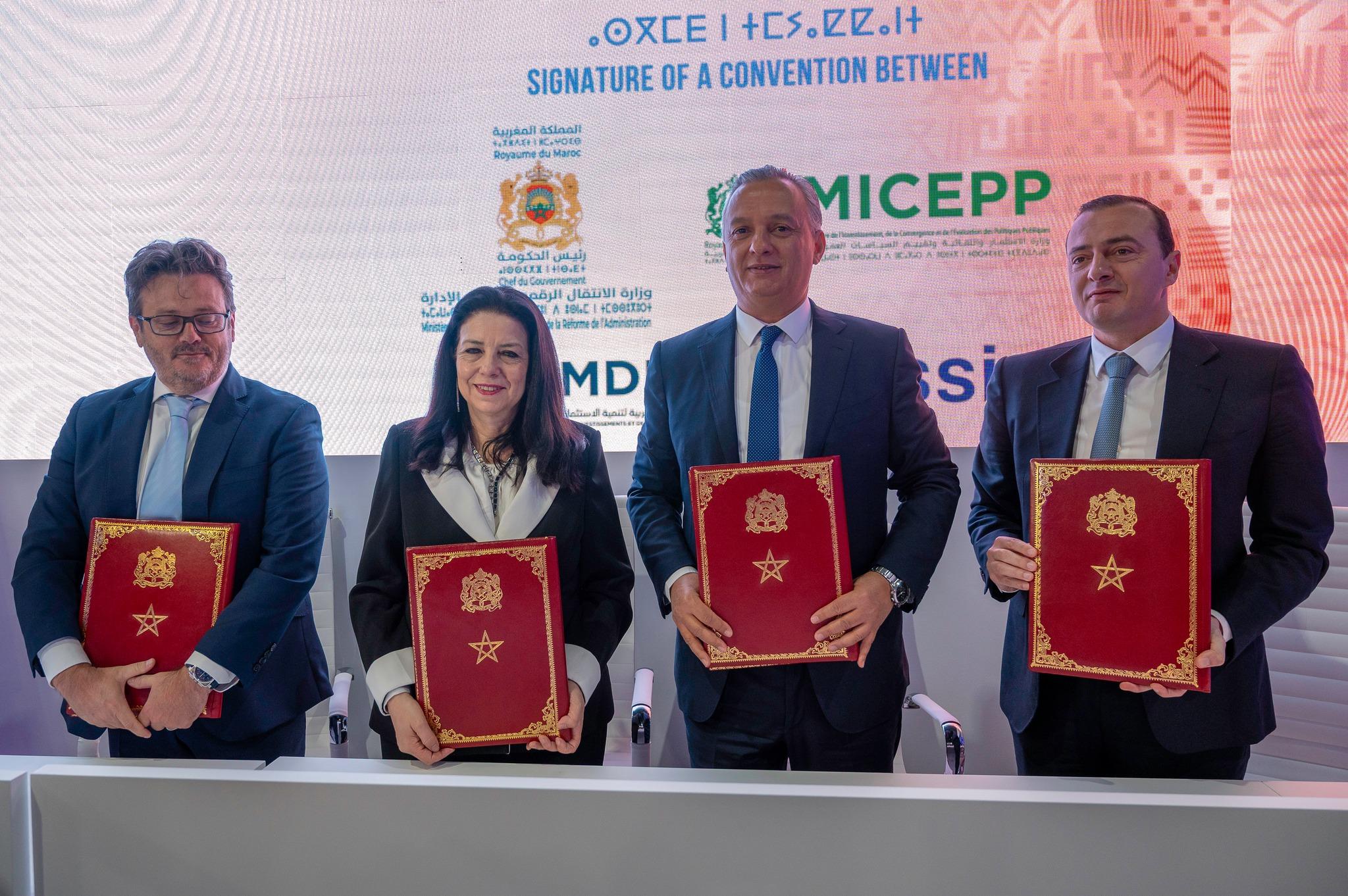 Signature de Madame la Ministre de trois accords distincts concernant le secteur de l’externalisation des services