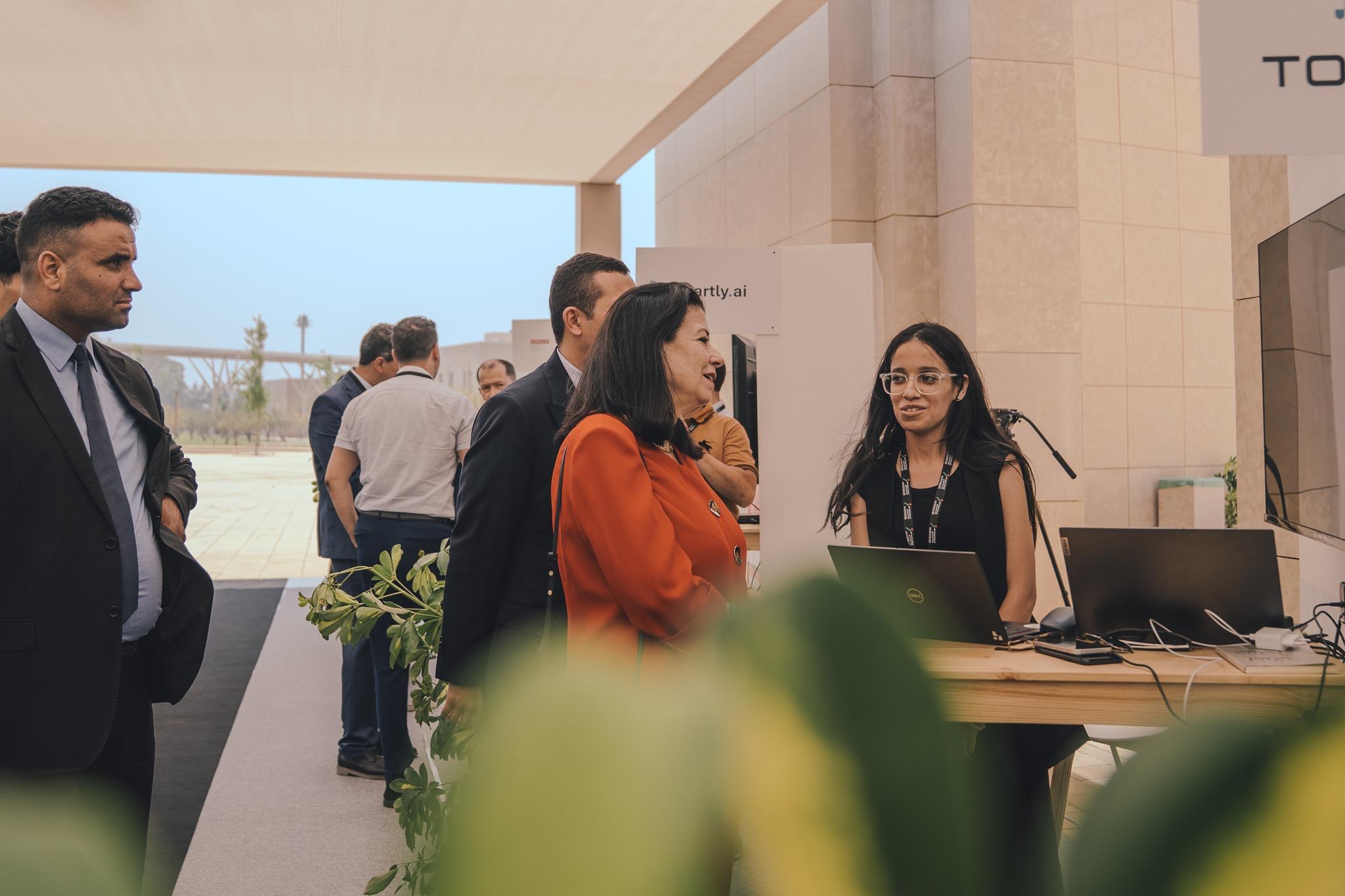 En marge des Assises Nationales IA, Madame la Ministre a visité le Village Startup qui réunit 30 startups marocaines opérant dans le domaine de l’IA.