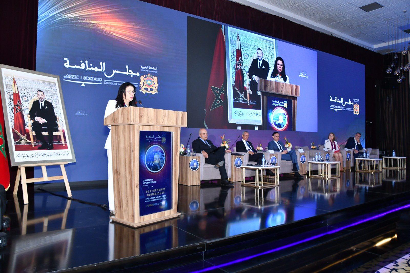 Mme la ministre a participé, le 05 novembre 2025 à Marrakech, a participé aux événements de la conférence internationale sur les plateformes numériques, organisée par le Conseil national de la concurrence.