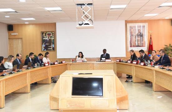 Madame la Ministre a présidé, le 5 mai 2025, une réunion de travail en présence de M. le Directeur des opérations "The World Bank  pour le Maroc et le Maghreb" et de Mme Sylvia Solf, Manager de l’agenda numérique pour la région MENA.