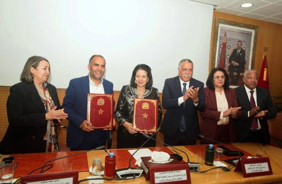 Madame la Ministre a présidé, jeudi 30 avril 2026, la cérémonie de signature d'un accord social sectoriel avec le Syndicat National pour la Réforme de l'Administration, en présence de son secrétaire général et des membres du bureau national. 
